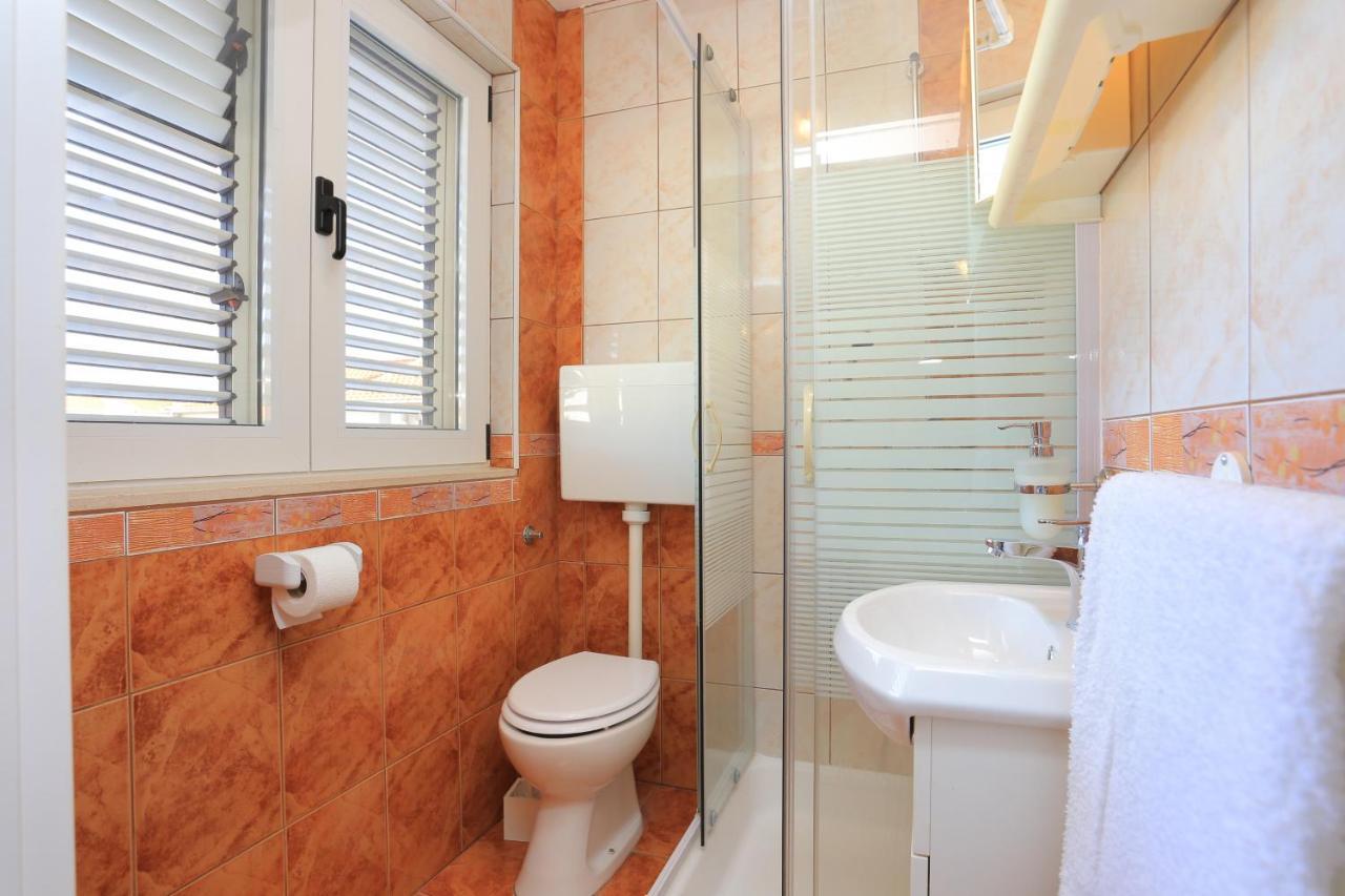 Apartments And Rooms With Parking Space Kastel Stafilic, Kastela - 18673 Екстер'єр фото