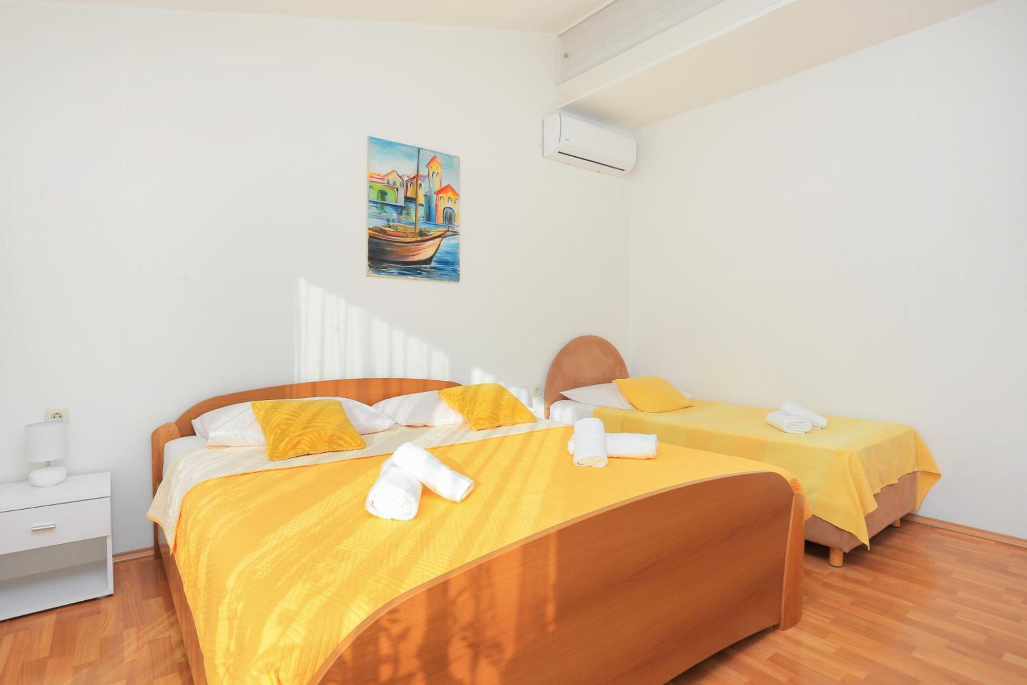Apartments And Rooms With Parking Space Kastel Stafilic, Kastela - 18673 Номер фото