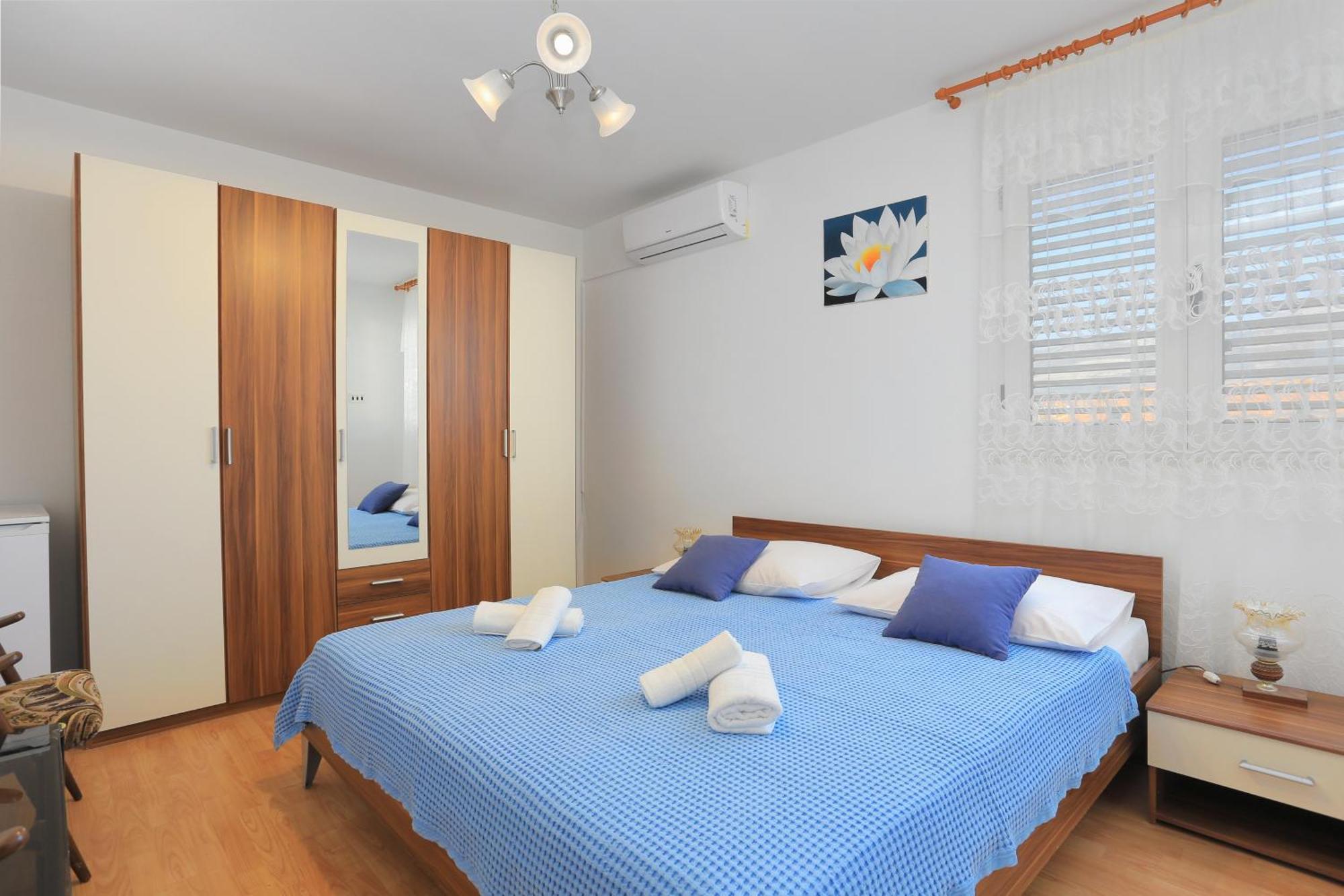 Apartments And Rooms With Parking Space Kastel Stafilic, Kastela - 18673 Номер фото